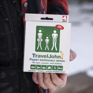 Travel John Matkavessa 4Pack Paperinen, paperinen päivitetty retkivessa versio, uusi neljän pussin pakkaus, kun hätä yllättää - ota pussi, loistava lisä vaikka selviytymispakkaukseen, kompostoituva vessa, säästää luontoa, metsästysvessa, valmistaja TravelJohn - USA.