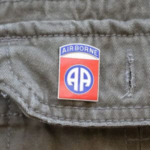 82nd Airborne Crest Pinssi, rintamerkki, legendaarisen amerikkalaisen laskuvarjodivisioonan logo tai tunnusmerkki, amerikkalainen sotilasmerkki!