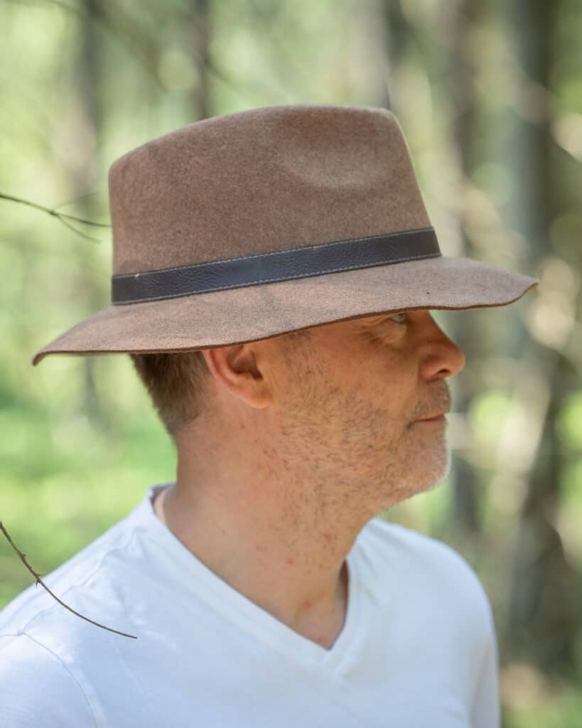 Wallaroo Durango Panama Hattu Ruskea, villahuovasta valmistettu klassikko miesten hattu, saatavana 2 eri koossa, miesten villahuopa hattu jonka koko on säädettävissä, tyylikäs aurinkosuojahattu, retkeilijänhattu,  valmistaja Wallaroo - USA.