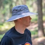 Wallaroo Tahoe Aurinkosuoja Hattu Harmaa, 100% polyester mikrokuidusta valmistettu vettähylkivä hattu, aurinkosuoja hattua on saatavana 2 eri koossa (noin 59 ja 61), koko on säädettävissä, valmistaja Wallaroo - USA.