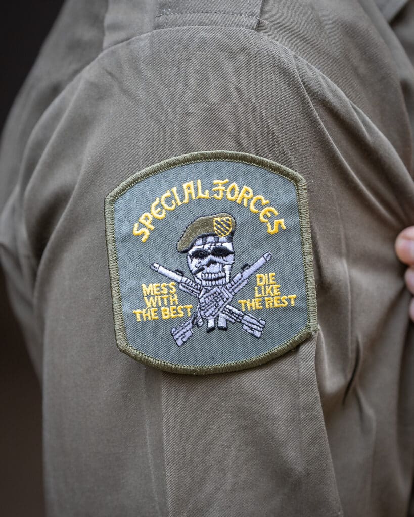 US Special Forces Kangasmerkki, "Mess with the Best" Patch, erikoisjoukko hihamerkki, silitettävä tai ommeltava kiinni, pääkallologolla, kangasmerkki vihreällä pohjalla, vahvistetut reunat.