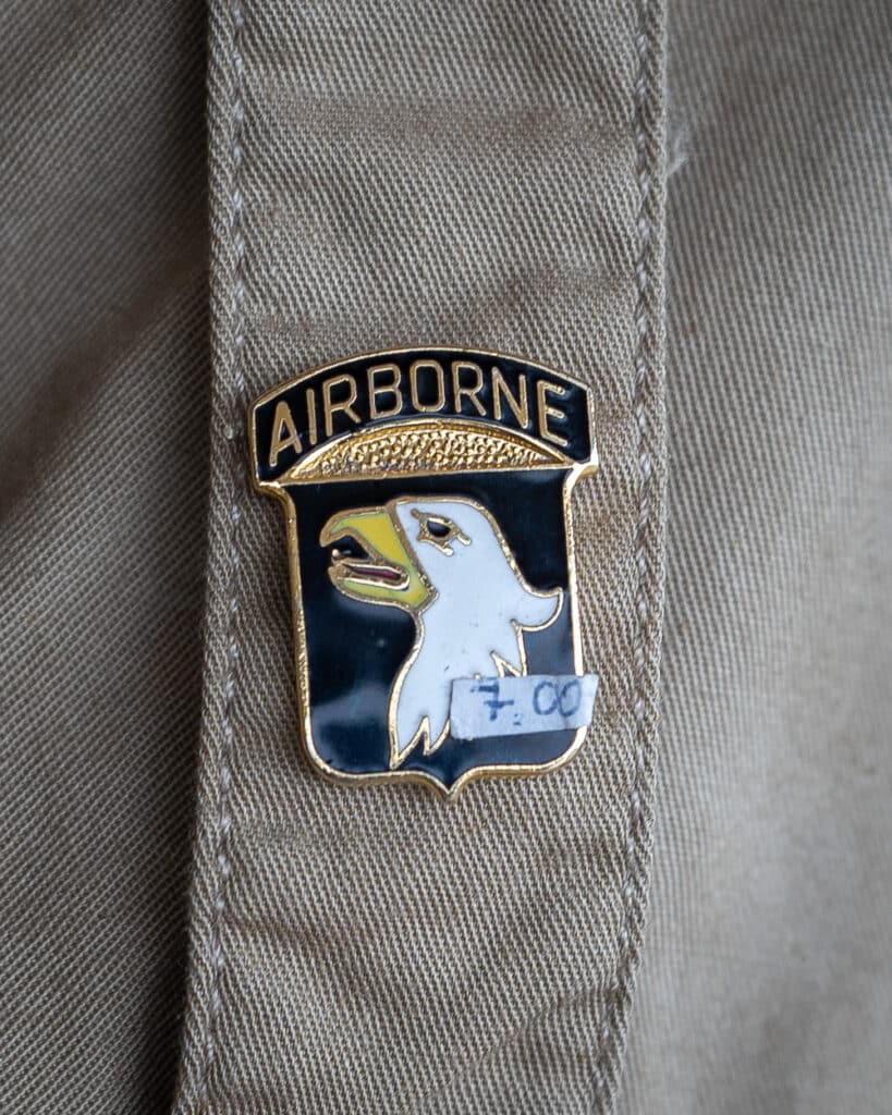 101st Airborne Crest Pinssi, rintamerkki, legendaarisen amerikkalaisen laskuvarjodivisioonan logo tai tunnusmerkki, lempinimeltään "Screaming Eagles", amerikkalainen sotilasmerkki!